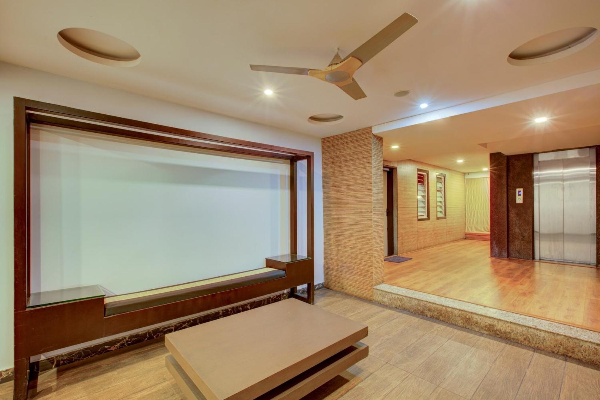 Super Townhouse Oak Jvh Hotel Бангалор Екстериор снимка