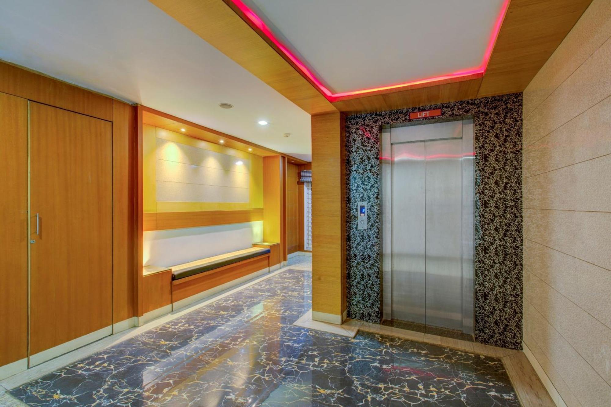 Super Townhouse Oak Jvh Hotel Бангалор Екстериор снимка